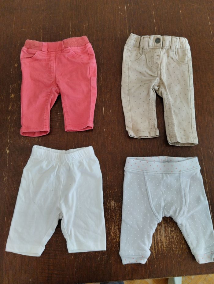 Lot de 4 pantalons fille. 3 mois