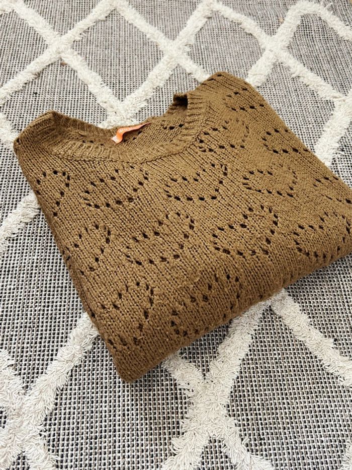 Pull en maille ajouré broderies - photo numéro 4