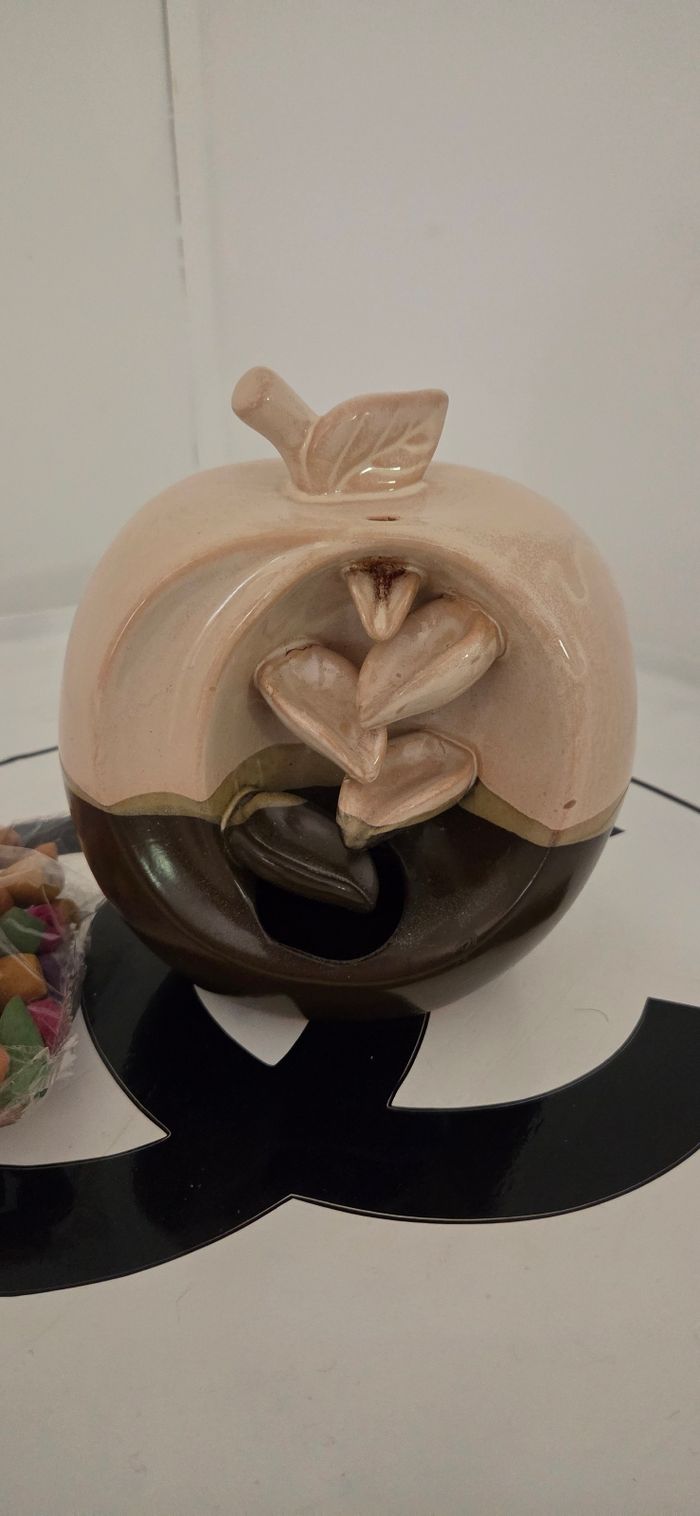 Brûleur d’encens en céramique  forme pomme + cônes parfumés  Très bon état - photo numéro 2