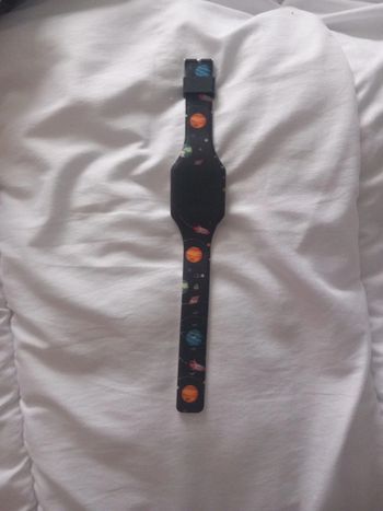 Montre galaxie planete