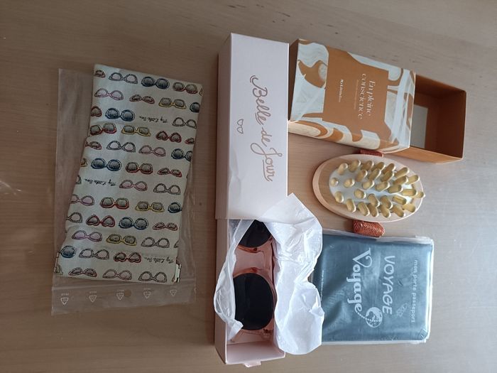 LOT DE DIFFERENTS GOODIES MY LITTLE BOX - photo numéro 8