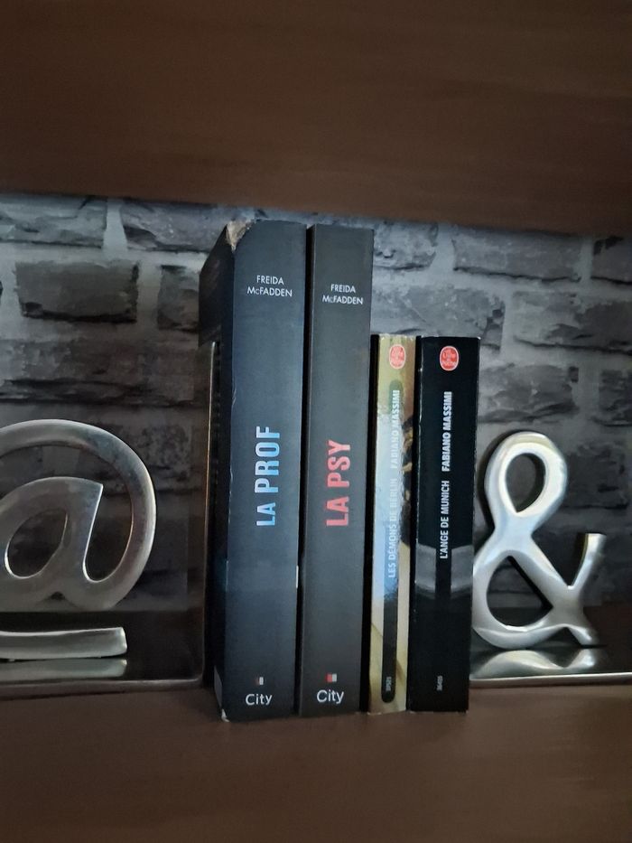 Lot Freida McFadden - Grand format et Fabiano Massimi - poche - photo numéro 4