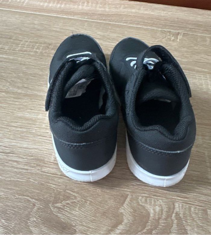 Baskets noires enfant T 29 - photo numéro 4