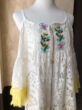 Blouse épaules dénudées en dentelle brodée Made in Italy