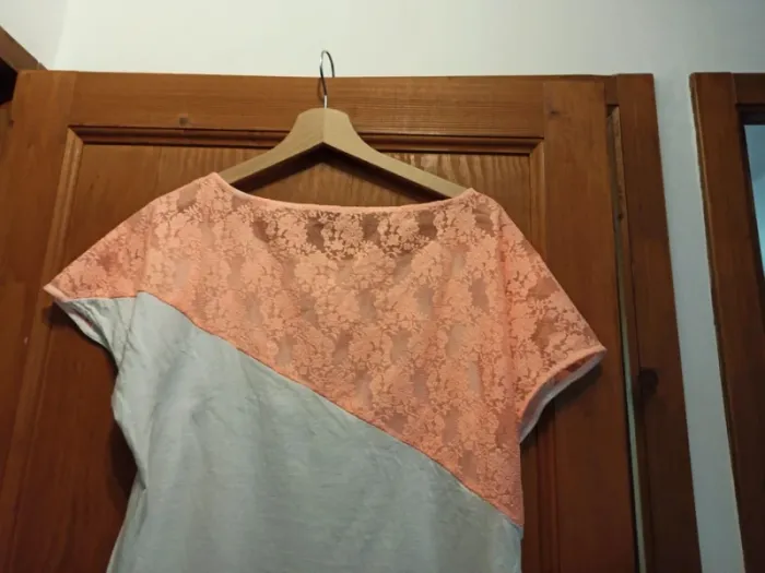 Tee shirt blanc avec dentelle corail - photo numéro 3