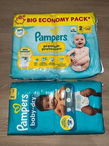 Lot de paquets de couches Pampers taille 2