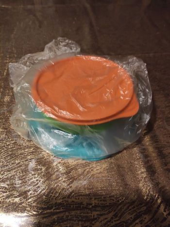 Assiette bébé ventouse tupperware neuf