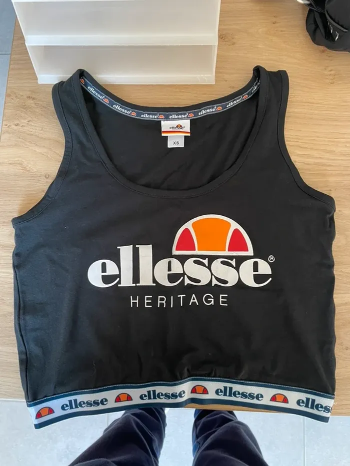 Top ellesse