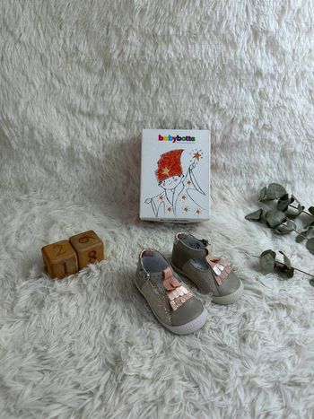 Paire de sandales taupes Babybotte taille 18