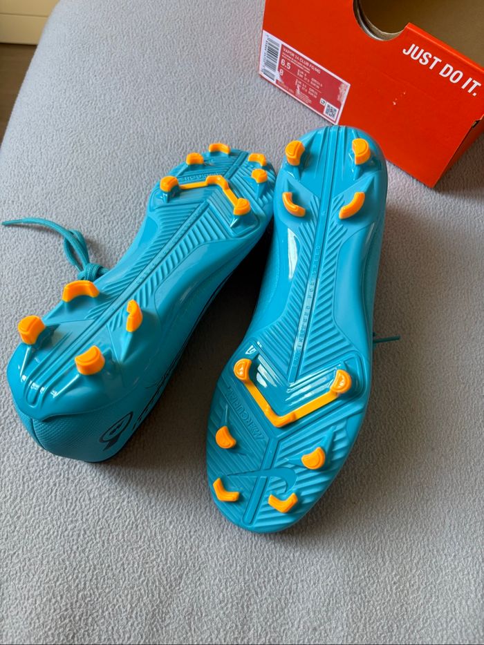 Baskets de football Nike bleues - photo numéro 3