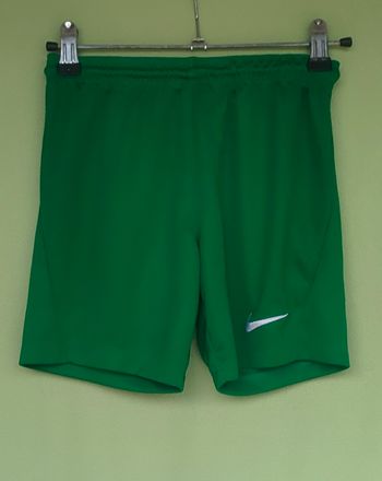 Short Nike taille 7/8 ans
