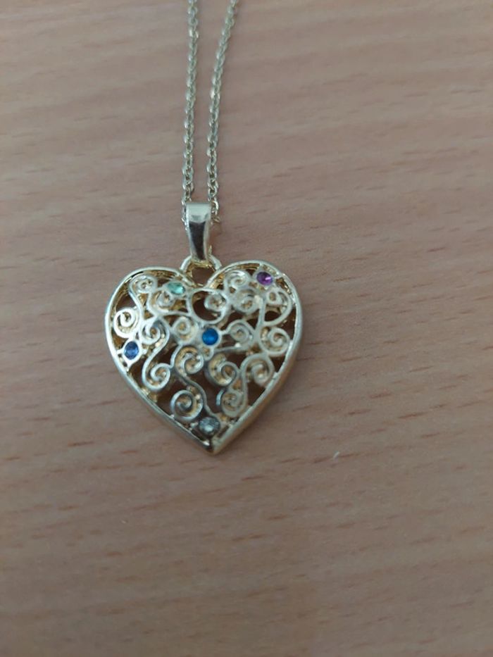 Jolie coller avec un coeur - photo numéro 3
