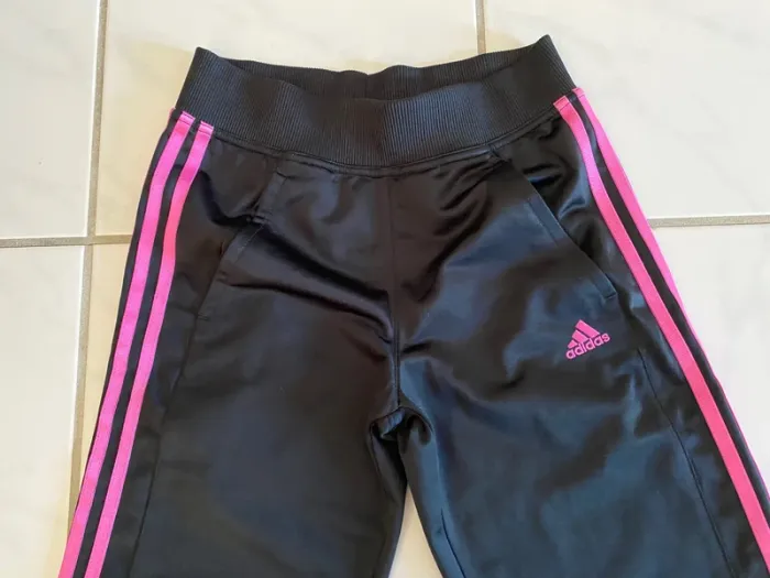 Pantalon Adidas noir et rose - 3 bandes - Taille XS- Excellent état - photo numéro 3