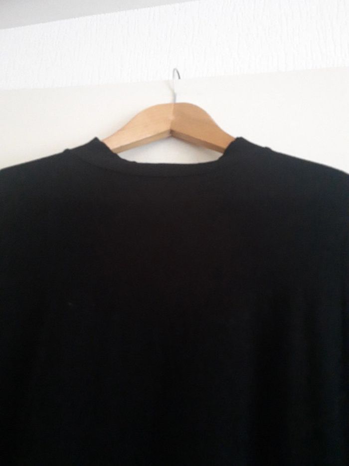 T shirt noir manches 1/2 . - photo numéro 2