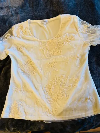 Très joli haut crème Suzanna Paris
