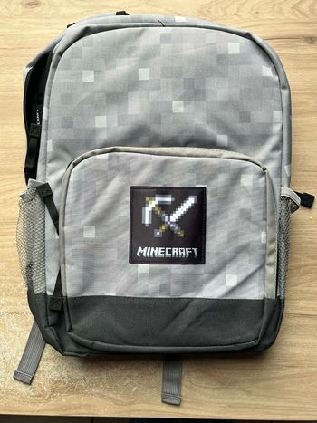 Cartable Sac a dos Minecraft noir
Neuf avec étiquette
Pour toutes informations ou offre n'hésitez Cartable Sac a dos Minecraft gris et noir
Neuf avec étiquette