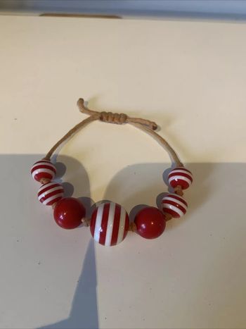 Bracelet Fantaisie Perles Rouges Réglable