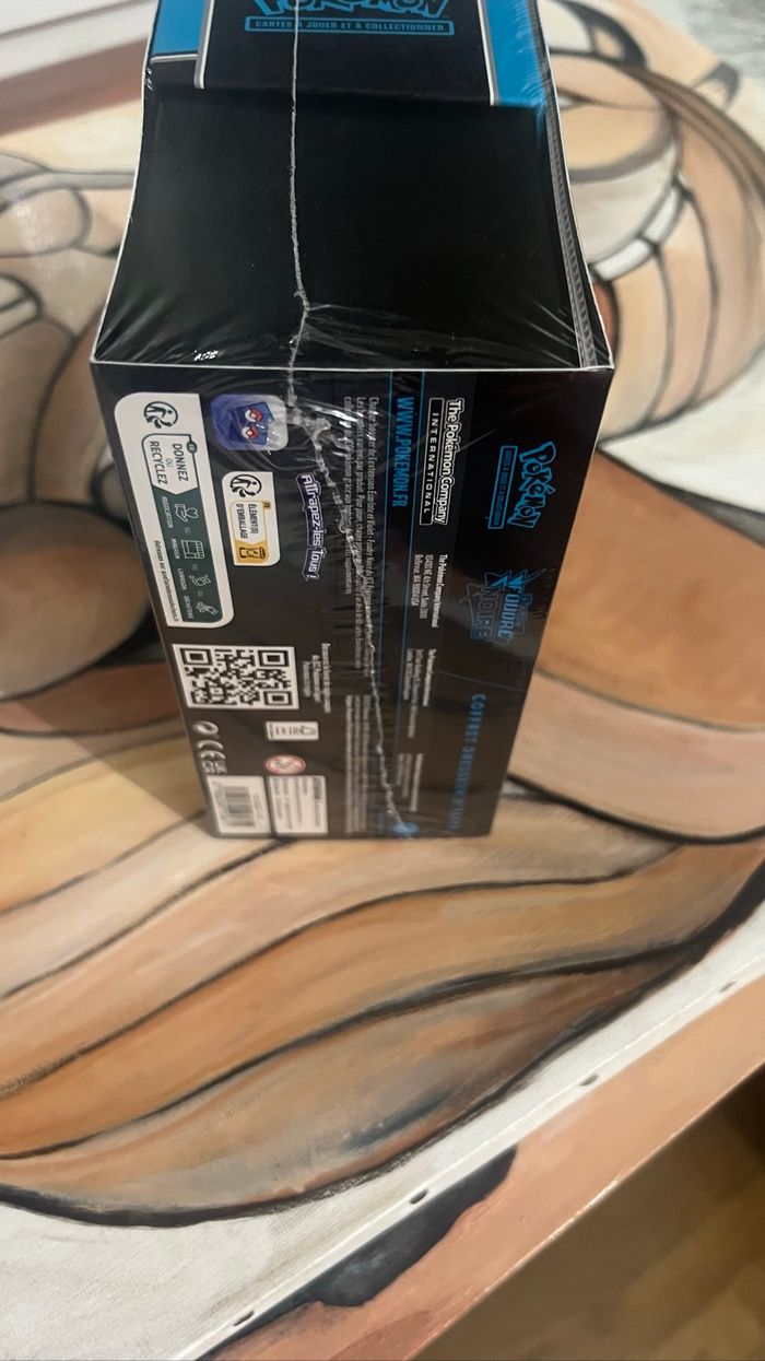 Vend cette ETB Pokémon EV10.5 foudre noire - photo numéro 5