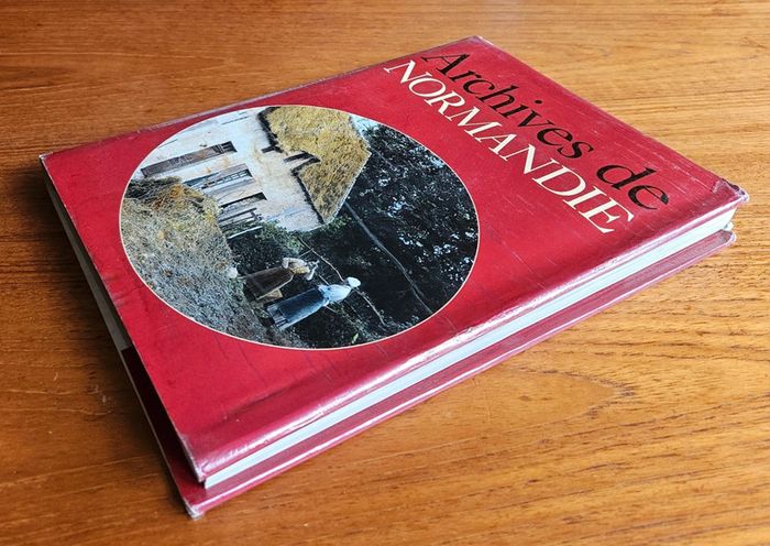 "Archives de Normandie".
242 pages.
ISBN : 2.85132.028.9 - photo numéro 8