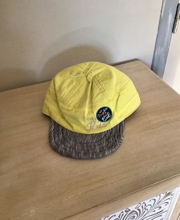 Casquette de taille 46 soit 6-12 mois marque Jean Bourget