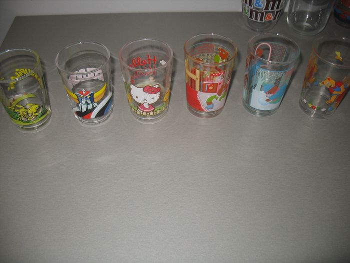 LOT DE 13 VERRES AVEC MOTIFS - n°31 - photo numéro 4