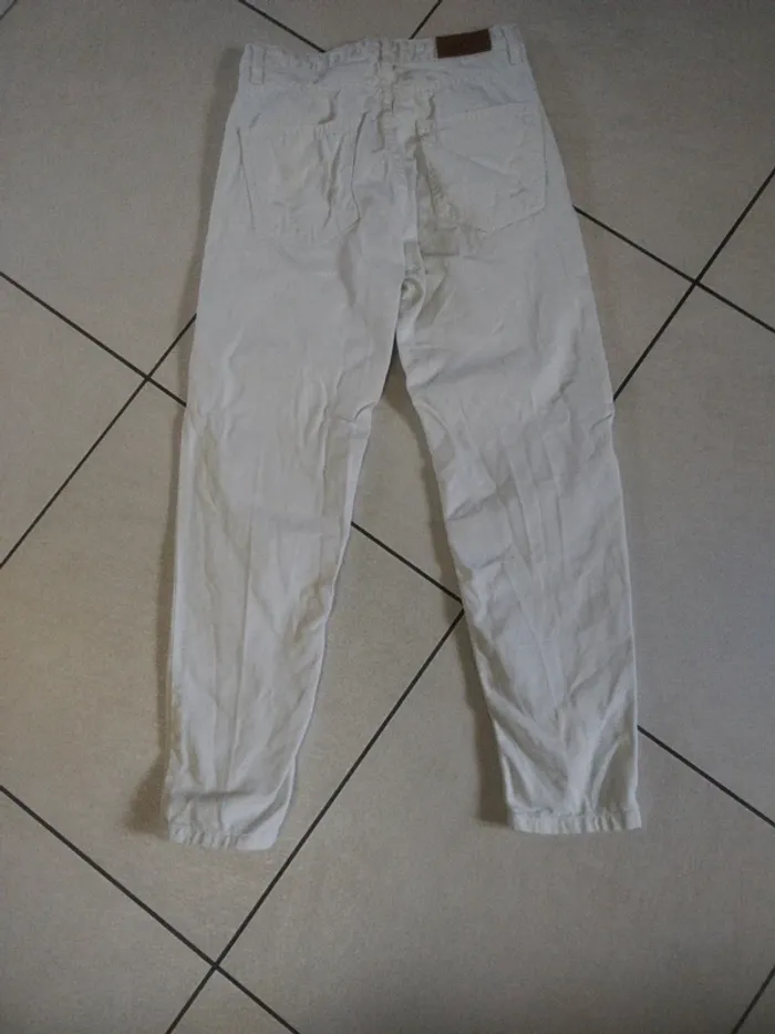 Jeans blanc Mom Stradivarius taille 34 - photo numéro 3