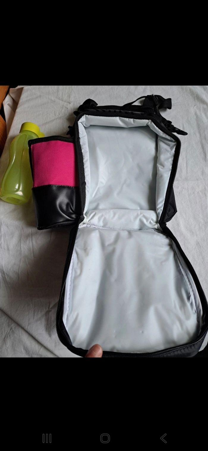 Sac isotherme Tupperware et sa bouteille - photo numéro 3