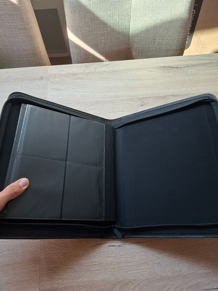 Classeur zip jaune de rangement pour 128 cartes sous toploaders Pokémon de qualité premium - photo numéro 5