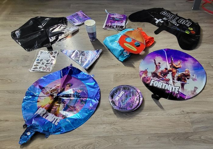 Décoration et déguisement fortnite 10-12 ans idéal anniversaire