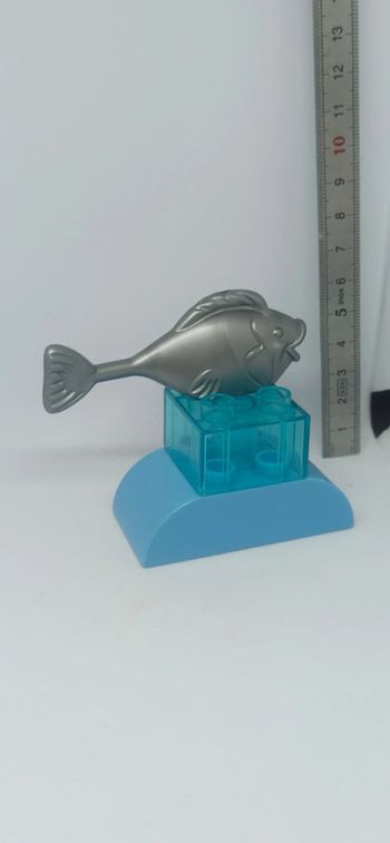 Poisson sur briques bleues lego duplo