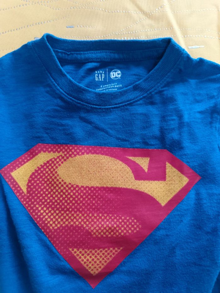 Bermuda en jean et tee-shirt manches courtes Gap 2 ans - photo numéro 2