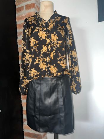 Jupe simili T 32  + blouse T 34 vente séparée possible