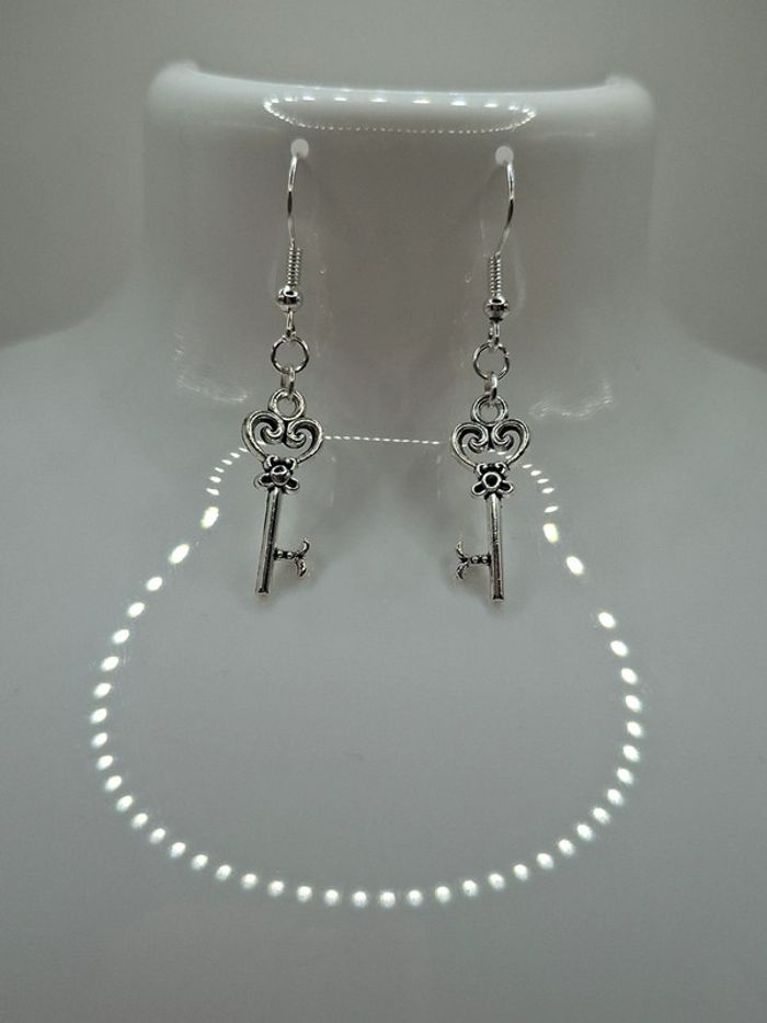Boucle d'oreille clé - photo numéro 2