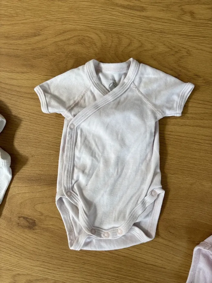 Lot de 5 bodies 1 mois - photo numéro 5