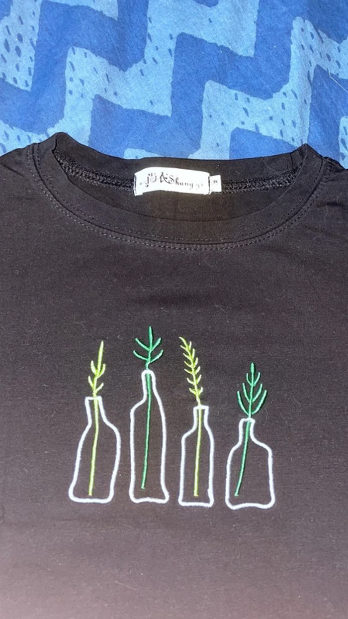 T shirt noir à motifs - photo numéro 2