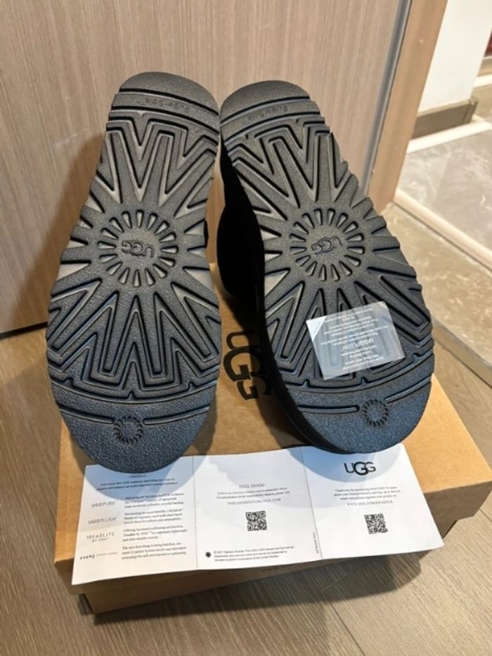 Bottes de neige UGG à talons hauts, noires, pointure 39 - photo numéro 10