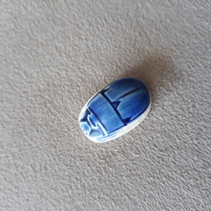 Faby27800 Scarabée Egyptien en céramique bleu et blanc - photo numéro 2