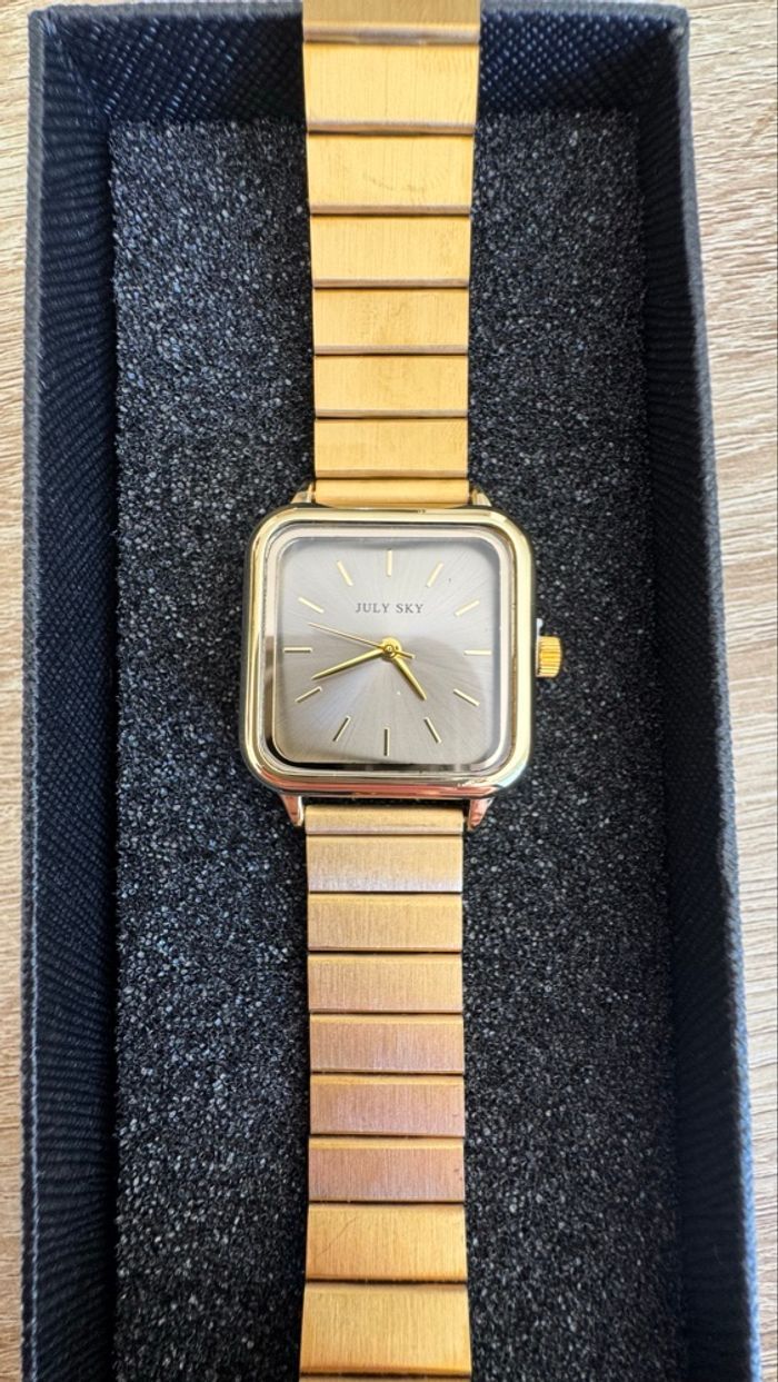 Montre JULY SKY dorée cadran carré minimaliste élégante - photo numéro 1