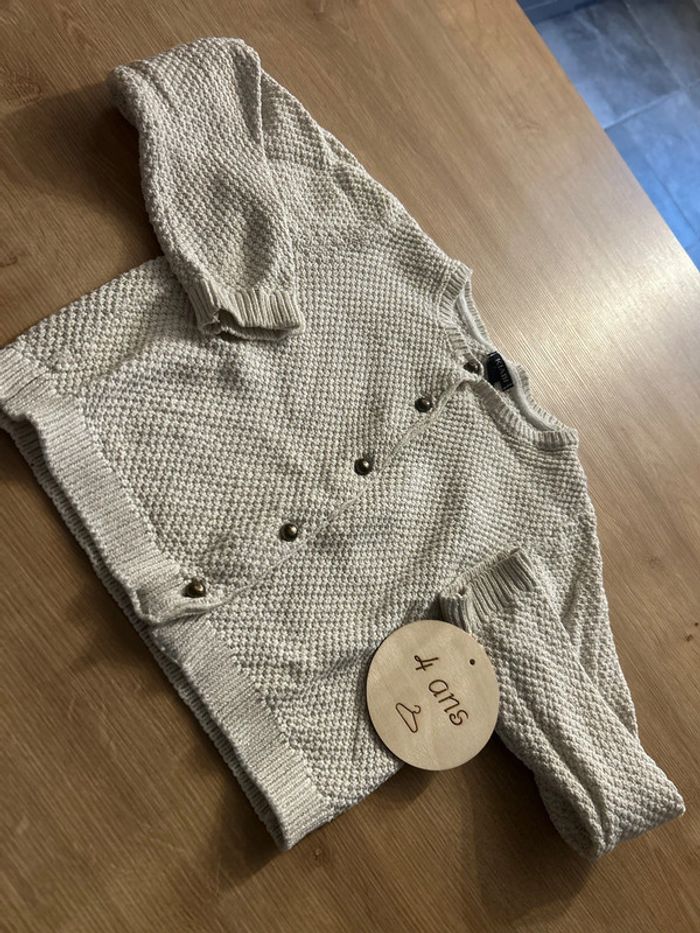 Gilet crème avec fil doré