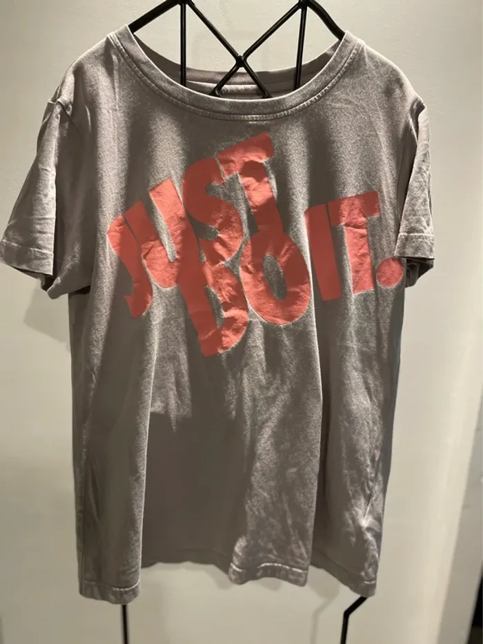 Te shirt Nike femme taille S  très bon état