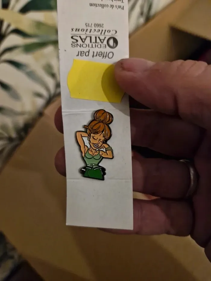 Lot 3 figurines Asterix + 7 pins - photo numéro 6