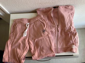 ensemble jogging rose 10 ans