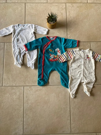 Lot de 3 pyjamas taille 6 mois