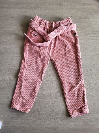 Joli pantalon en velours rose