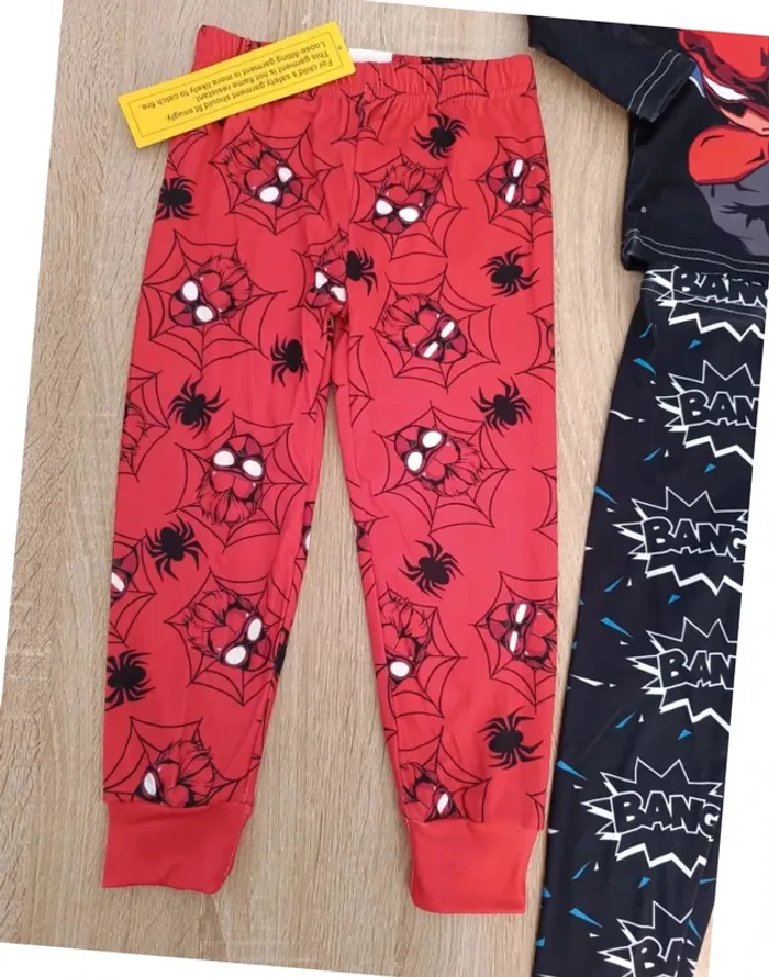 Lot de 2 pyjamas Neuf Taille 4 ans mais fait plus 2 ans - photo numéro 4