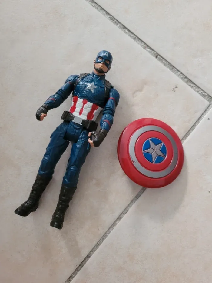 Figurine captaine america