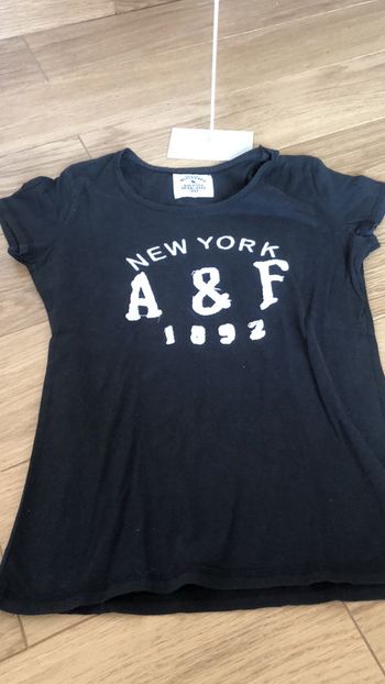 Tee shirt taille S Abercrombie noir inscription