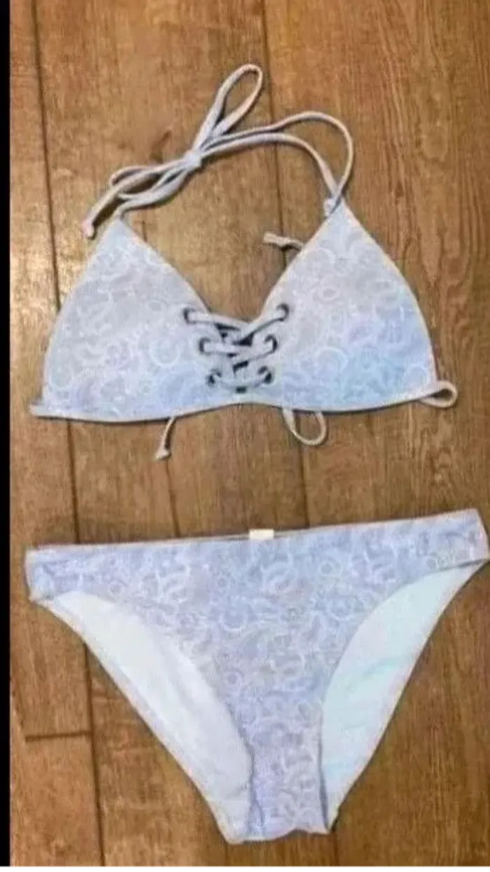 👙 Bikini Mim – Présentation sur mannequin - photo numéro 2