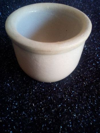 petit pot marron clair en grès * prix 2e * kiki60230