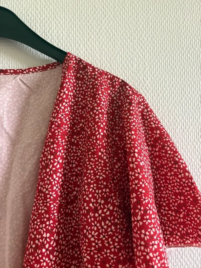 Petit top rouge à fleurs - taille L - photo numéro 2